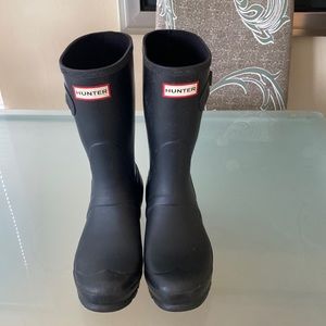 Hunter LOW boots size 8